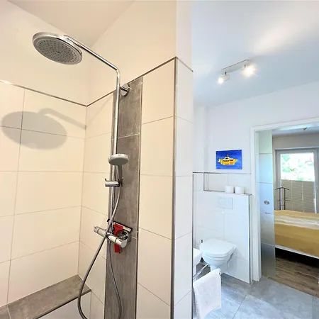 Yellow Submarine, Am Alten Deich 26 1 *