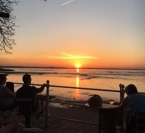 Yellow Submarine, Am Alten Deich 26 1 *